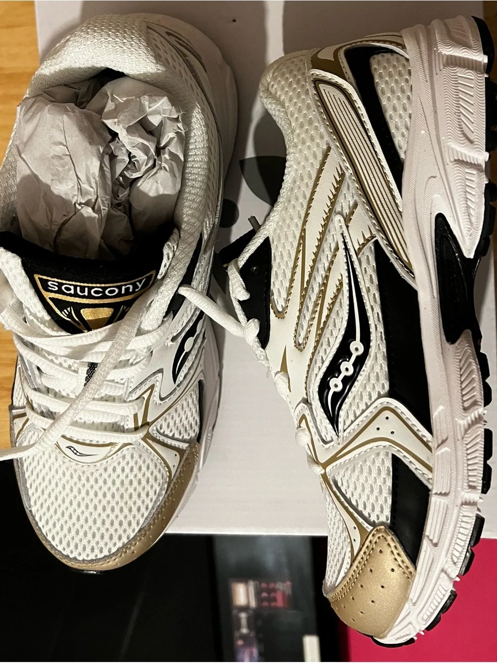 Saucony Kids White and Gold Lightweight Mesh Sneakers